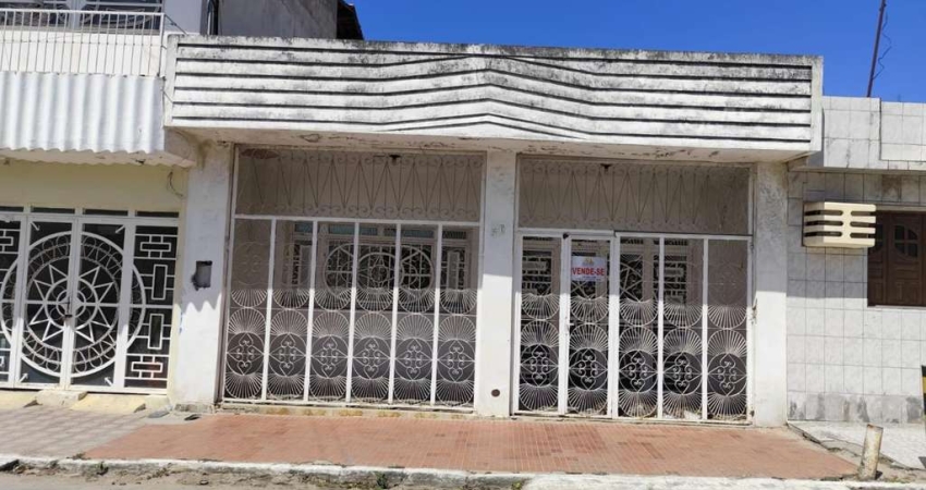Casa para Venda em Pesqueira, Centro, 2 dormitórios, 1 suíte, 1 banheiro, 1 vaga