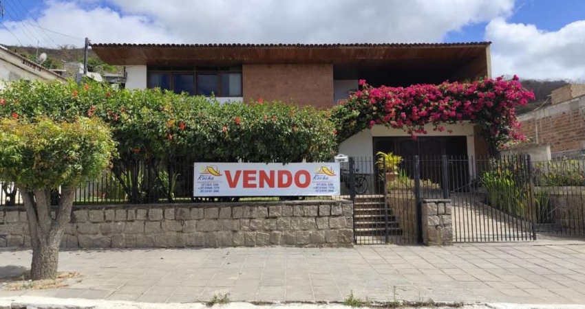 Casa para Venda em Pesqueira, Centro, 6 dormitórios, 2 suítes, 4 banheiros, 2 vagas