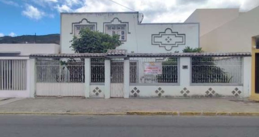 Casa para Venda em Pesqueira, Centro, 4 dormitórios, 3 banheiros, 1 vaga