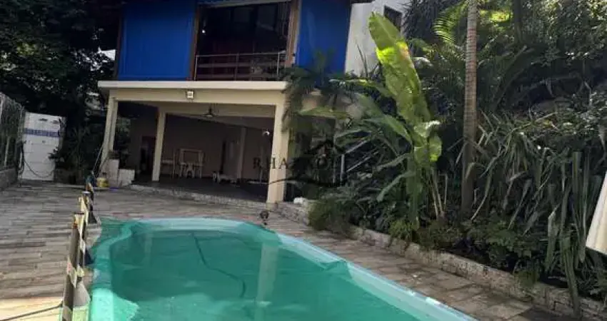 Oportunidade de Excelente casa de alto padrão em São Francisco Niterói com vista