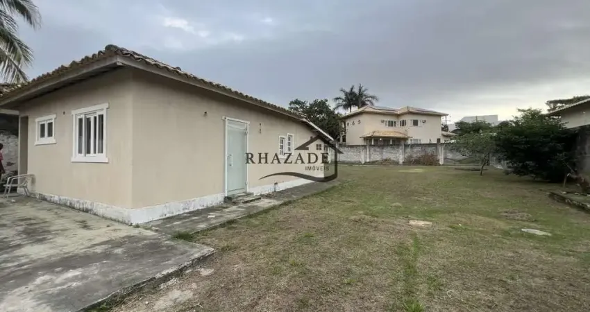 Casa em Camboinhas Niterói com terreno plano de 700m2, próximo a praia.