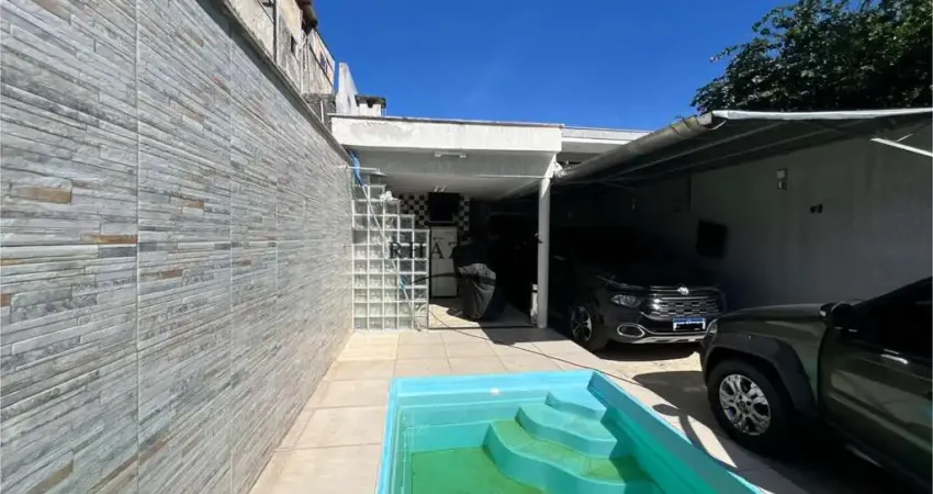 Casa no Maravista, Niterói, 1ª quadra da AV Central, a 150 metros do Supermarkt.