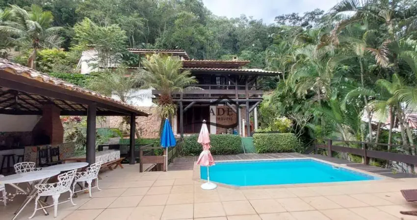 Exatamente Casa à venda no Condomínio Grotão - Itaipu, Niterói.