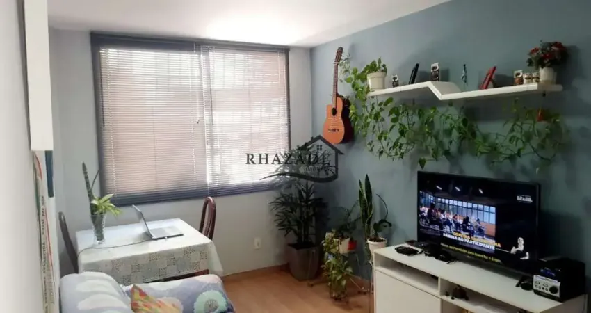 Apartamento reformado com 2 quartos, vaga coberta e portaria 24 horas em sg