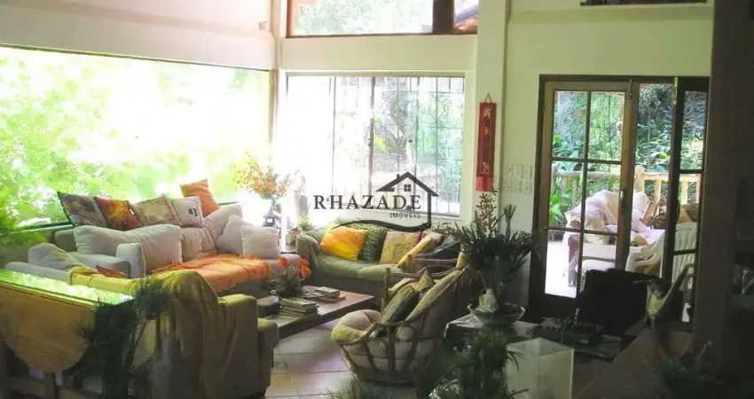 Casa com 4 quartos e 10 vagas de garagem de 270m² em serra grande, niterói/rj