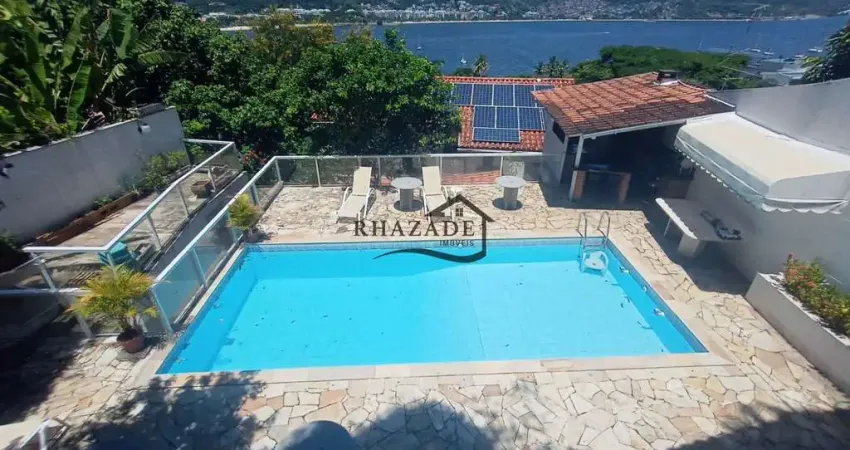 Casa alto padrão na estrada fróes em são francisco/niterói.