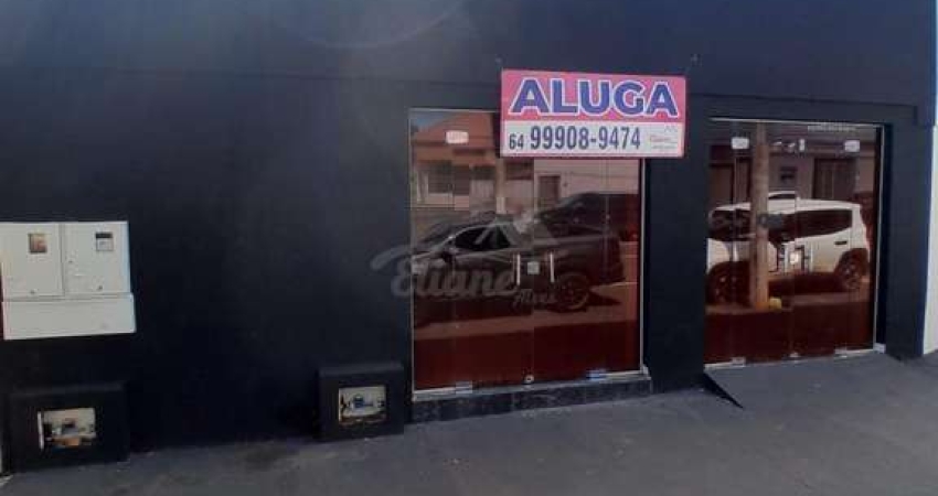 Salão para alugar em Jataí, Centro, com 1 quarto, com 0 m²