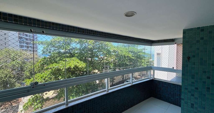 Apartamento maravilhoso com 2 quartos + Dependência completa e 2 vagas à venda no Costa Azul