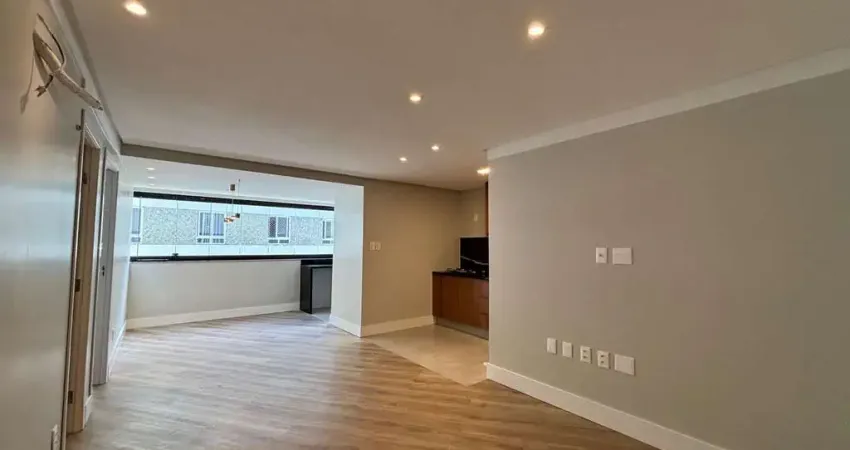 Alphaville I Apartamento 2/4, Paralela Salvador. Reformado. Armários Planejados NOVOS!