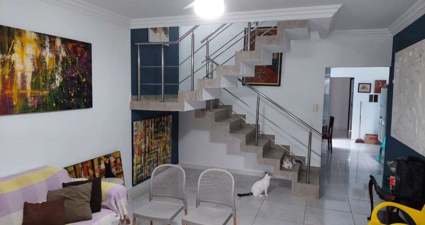 Excelente casa tríplex 4/4,  com área de 250m² de área construída  e 410m² área total em Stella Maris.