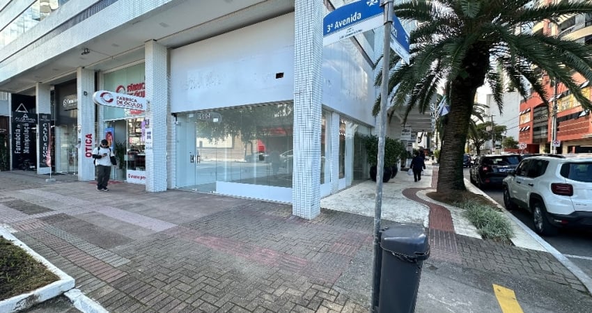 Loja Comercial de Esquina com 113m² – Localização Estratégica no Centro de Balneário Camboriú!