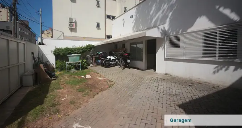 TERRENO NO CENTRO DE BC com 276m2. Possui obra com recepção, cozinha, 3 salas, 2 bwc e sobra terreno