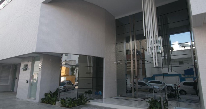 OPORTUNIDADE... Apto com 3 suítes, 4 bwc, 3 vagas, mobiliado, equipado pronto pra morar... venha ver