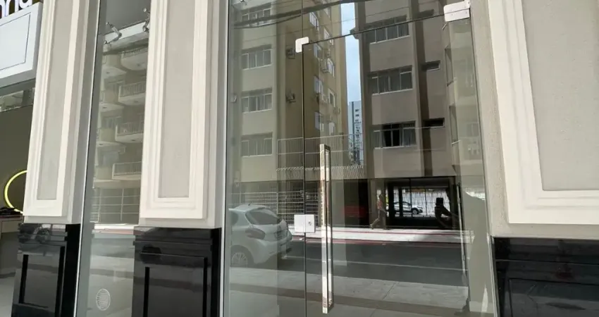 SALA TÉRREA QUADRA MAR (local movimentado) COM 160m2 e BWC PNE