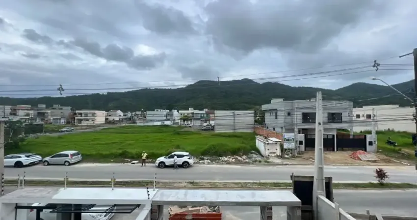 SOBRADO EM CAMBORIÚ 3 suítes, 4 bwc, 2 vg... analisa carro na fipe
