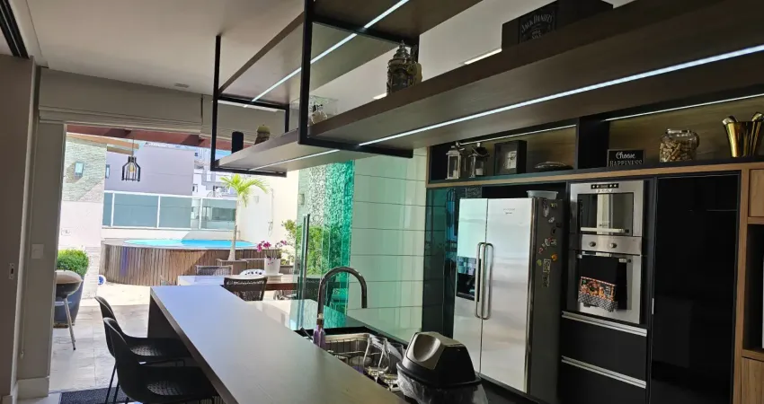 Oportunidade alto padrão com piscina, 3 dorm,  mobiliado e equipado, aceita permuta e faz preço pra pagamento a vista, venha conferir e se apaixonar