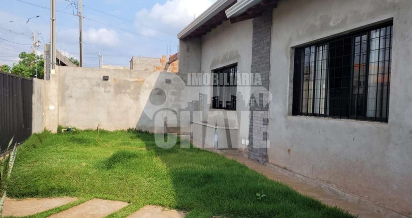 Vende-se Casa 3 Dormitórios no Jardim Verona Próximo ao Heimtal em Londrina-PR