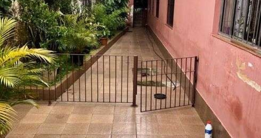 Casa térrea para venda tem 308 metros quadrados com 3 quartos, sala, cozinha, 3 banheiros jardim