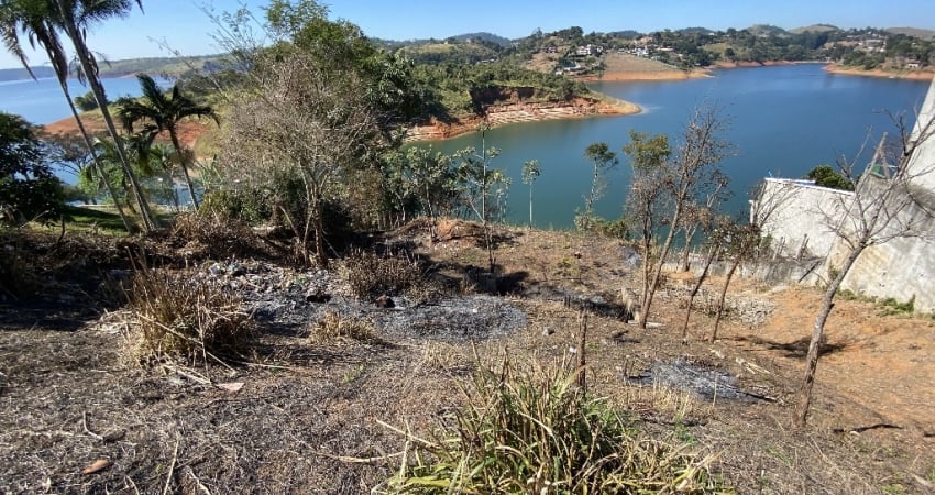 Terreno em Condomínio Pé na Água – Seu Projeto Começa Aqui!