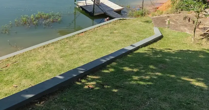 Condomínio dos Sonhos! Casa Pé na Água com Piscina e Lazer Completo