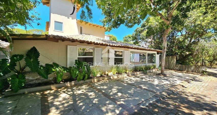 Casa à venda em condomínio com 4 quartos(3 suítes), piscina privativa em Maguinhos, Armação dos Buzios RJ