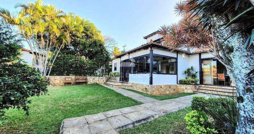 Casa independente à venda com 4 suítes, no centro de Armação dos Buzios, RJ