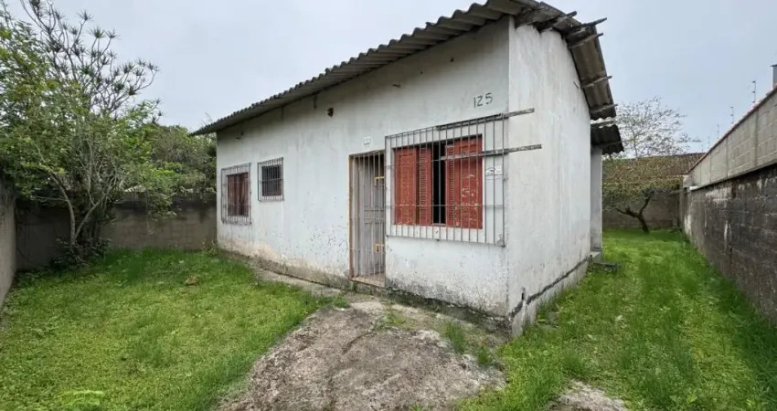 Valor baixo e escritura - Casa com Terreno Amplo no Luizamar Mirim – Itanhaém/SP | Lado Serra | 150m da Rodovia | Escritura