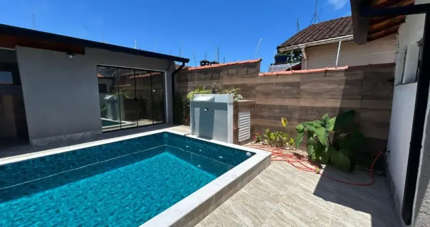Essa Casa com Piscina Gigante Está a 450m da Praia em Itanhaém – E Ainda Aceita FGTS!