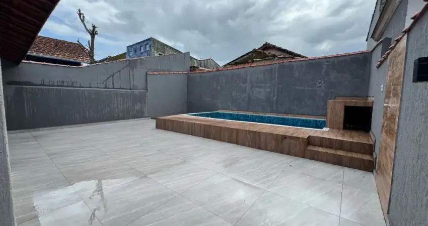 Casa com Piscina e Suíte a 700m da Praia em Itanhaém – Financia com FGTS e Escritura Pronta!