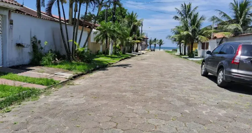 Acorde com o som do MAR! A Apenas 80 METROS da Praia! Casa Ampla no Loty em Itanhaém com Escritura e 5 Vagas!