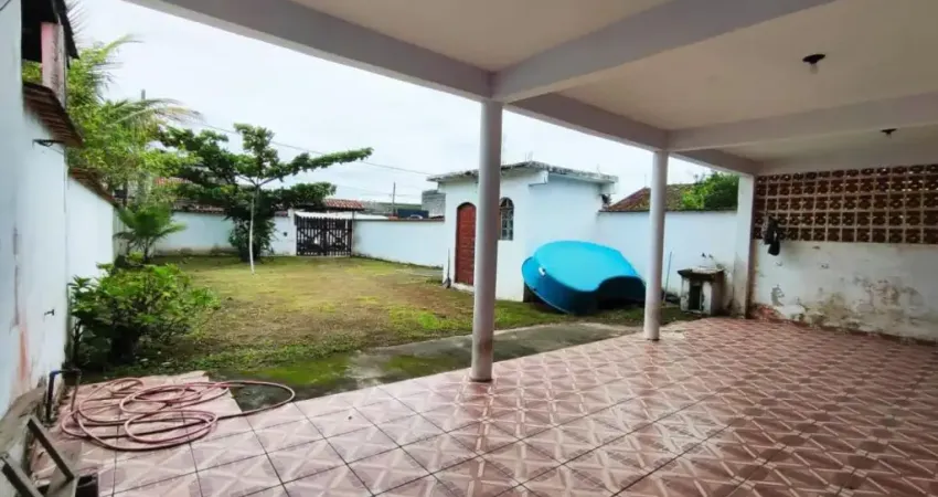 Casa com Quintal Gigante e Entrada Facilitada a 50m da Rodovia no Gaivota!