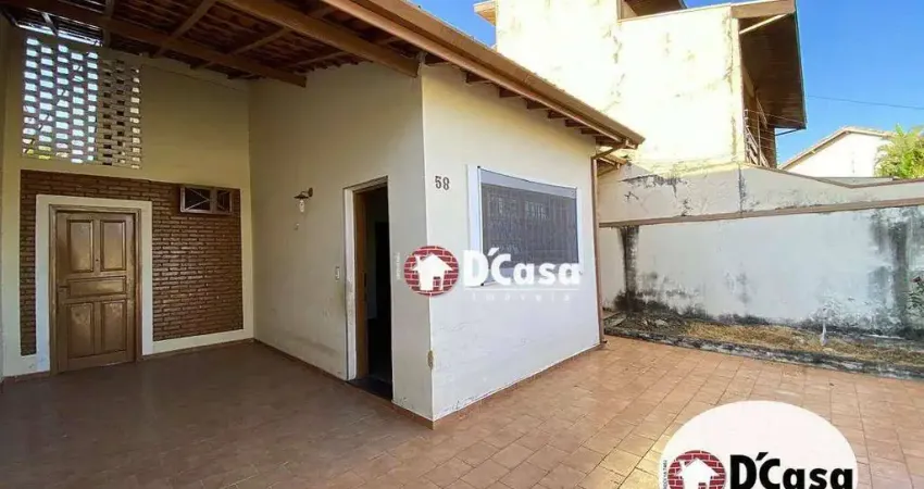 Casa térrea à venda com 2 quartos e amplo quintal, bairro Vila São Geraldo, Taubaté - SP.