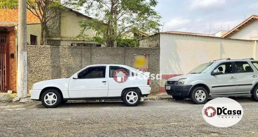 Casa antiga à venda com 150m² de terreno, Centro, Taubaté-SP.