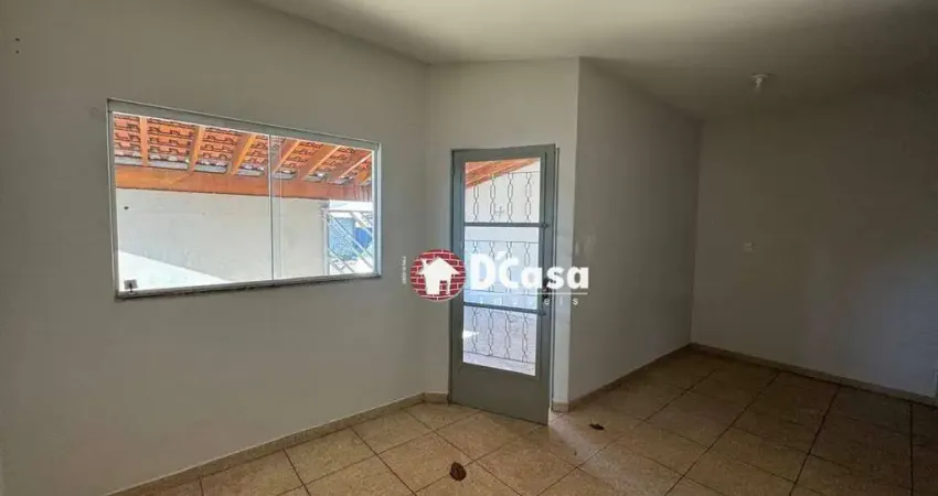 Casa com 3 dormitórios para alugar por R$ 1.500/mês - Parque Aeroporto - Taubaté/SP