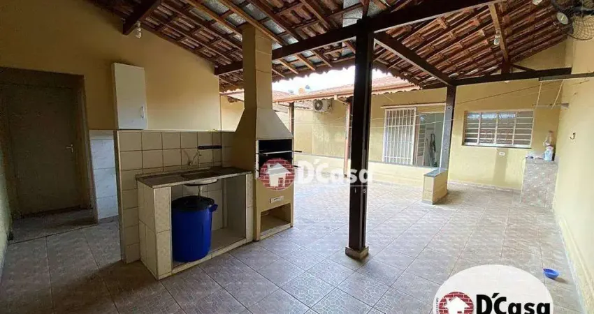 Casa térrea à venda com 3 quartos e edícula, bairro Gurilandia, Taubaté - SP.