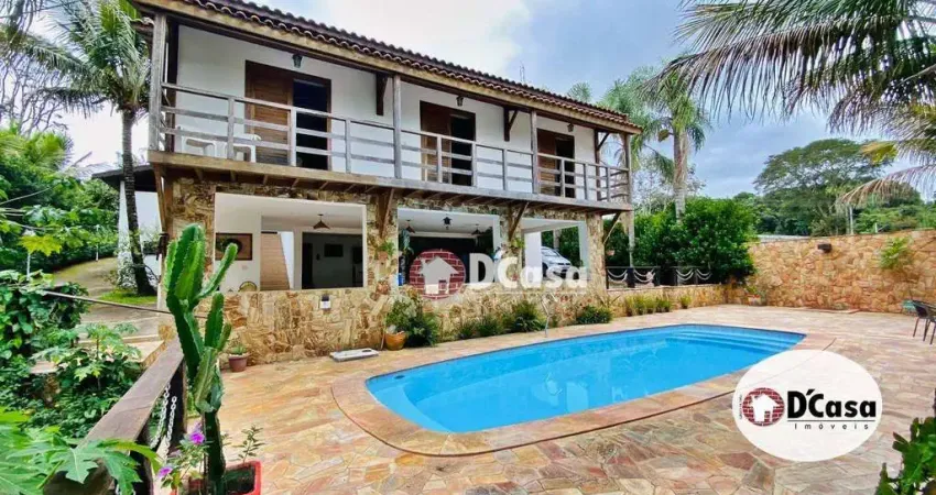 Casa a venda no condomínio Chácaras Cataguá, com área total de 2201m2, 4 quartos e ampla área gourmet com piscina, Taubaté-SP.