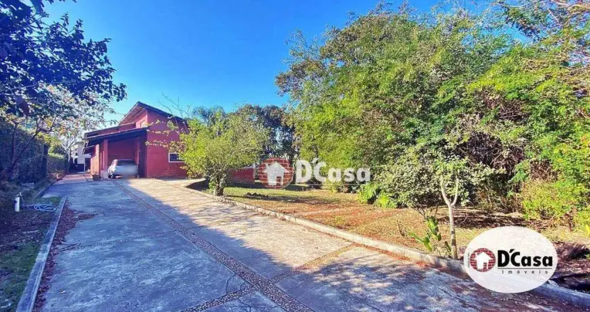 Casa térrea à venda no condomínio Chácaras Cataguá, padrão rústico e com área total de 2.095m2, Taubaté-SP.
