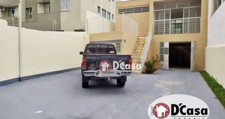Casa à venda com 3 quartos, para fim comercial, na Avenida Independência, Taubaté-SP.