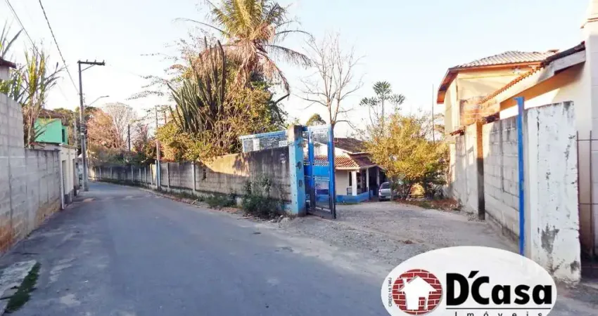 Chácara à venda com área de 5.036,30m² e casa ampla com piscina em Tremembé/SP