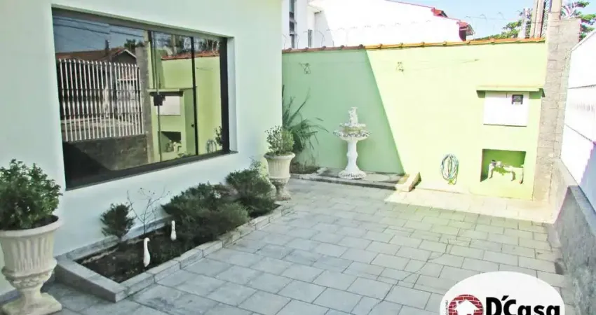 Sobrado à venda com 4 quartos, bairro Estiva, Taubaté-SP.