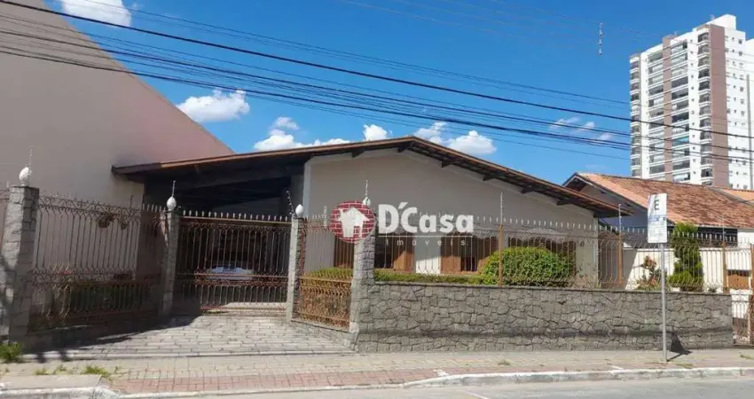 Casa comercial com 2 salas para alugar na Rua Barão da Pedra Negra, Centro, Taubaté