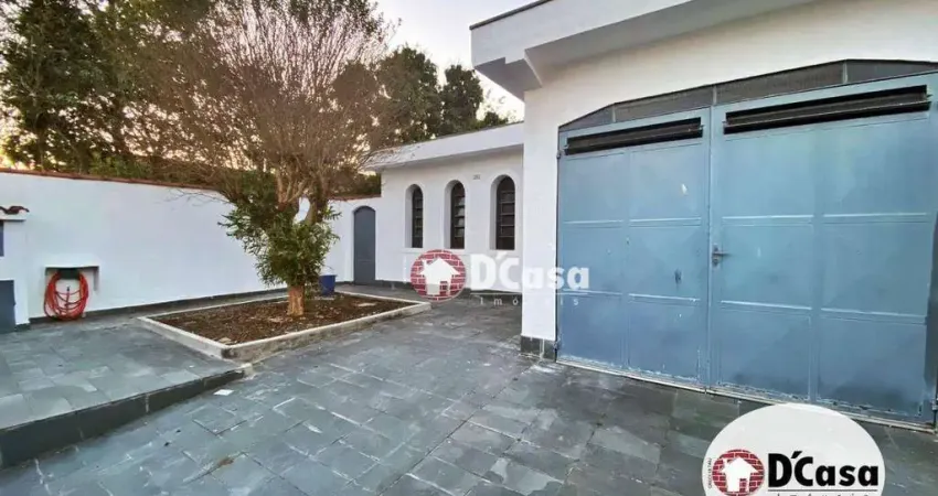 Casa térrea à venda com edícula para fim residencial ou comercial, na Rua Bahia, Bairro Vila São Geraldo, Taubaté - SP.