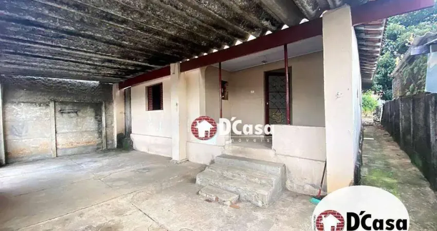 Casa térrea à venda com 3 quartos para reforma ou demolição, bairro Bosque da Saúde, Taubaté - SP.