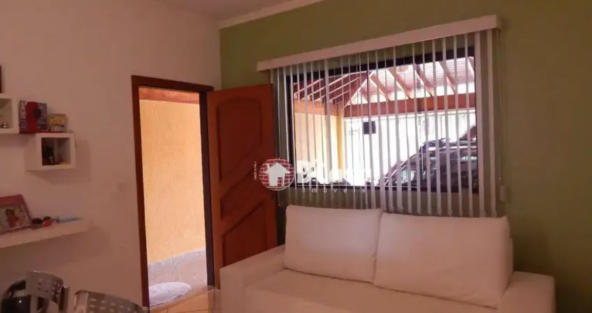 Sobrado com 2 dormitórios sendo 1 suíte e ampla varanda à venda no Parque Santo Antônio - Taubaté/SP
