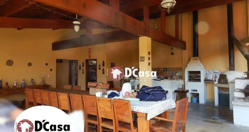 Casa térrea à venda com área total de 1.000m2, 6 quartos e espaço gourmet, no bairro Bonfim, Taubaté - SP.