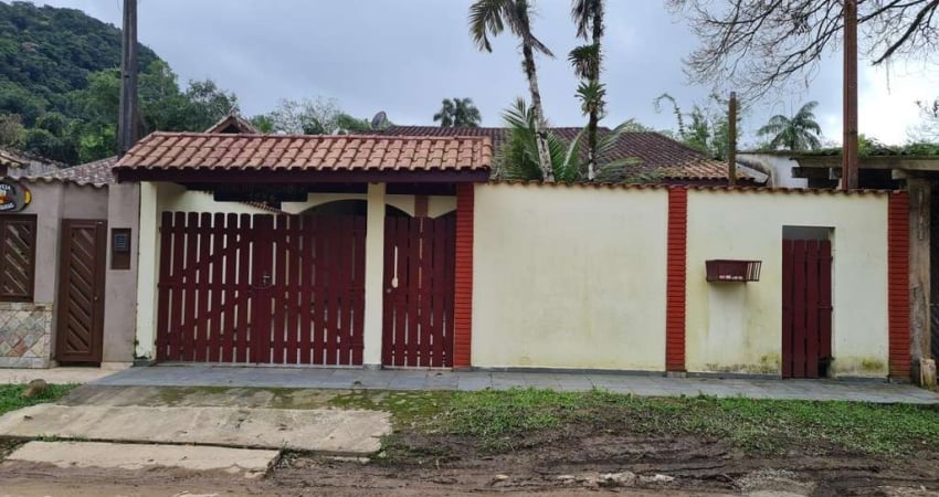 Casa para Venda em Peruíbe, 3 dormitórios, 2 suítes, 1 banheiro, 4 vagas