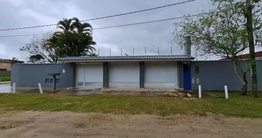 Casa para Venda em Peruíbe, Guaraú, 3 dormitórios, 1 suíte, 2 banheiros, 3 vagas