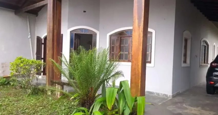Casa na Praia para Venda em Peruíbe, Guaraú, 3 dormitórios, 1 suíte, 2 banheiros, 4 vagas