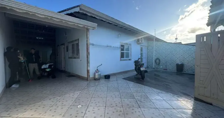 Casa para Venda em Peruíbe, Jardim Somar, 2 dormitórios, 1 banheiro, 4 vagas