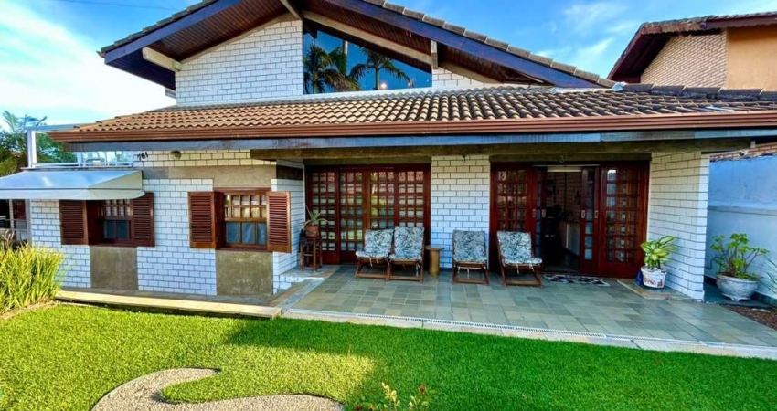 Casa Alto Padrão para Venda em Peruíbe, Parque Turistico, 5 dormitórios, 3 suítes, 3 banheiros, 3 vagas